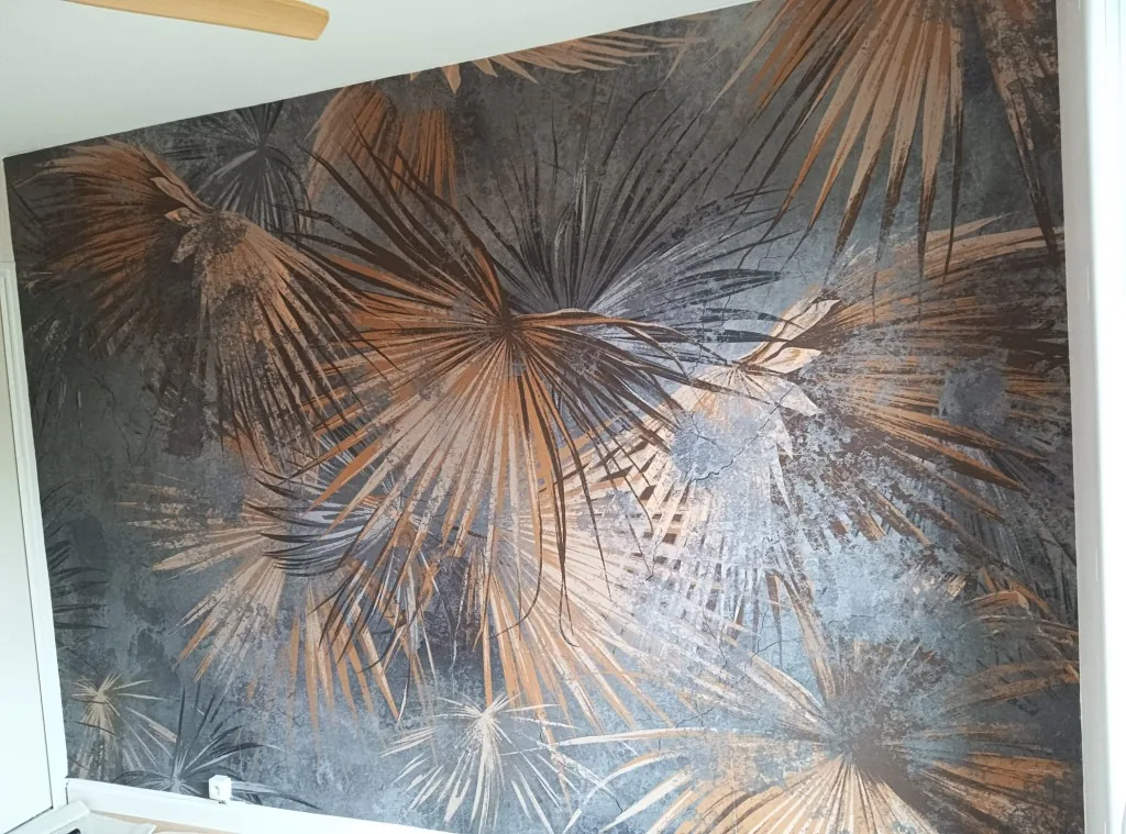 Mur panoramique style tropical pose avec finition soignee